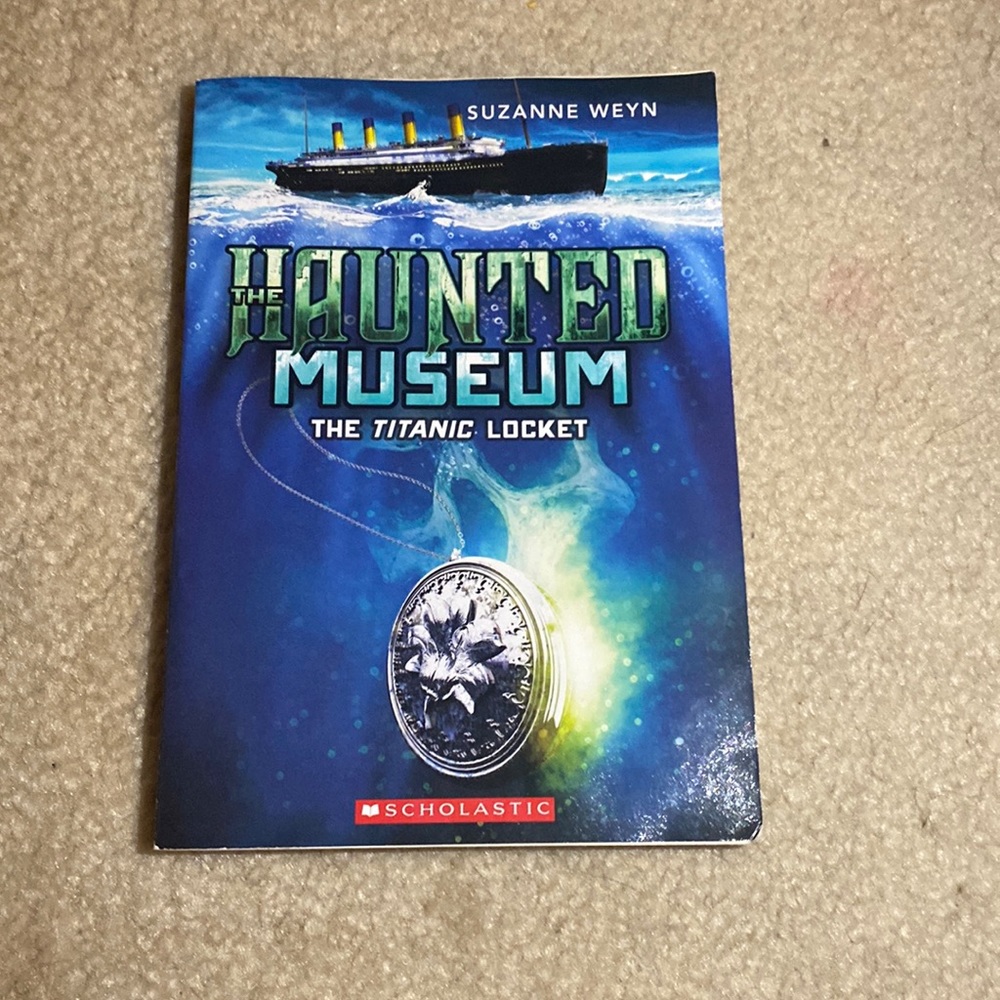 The haunted museum the titanic locket book by Suzanne Weyn